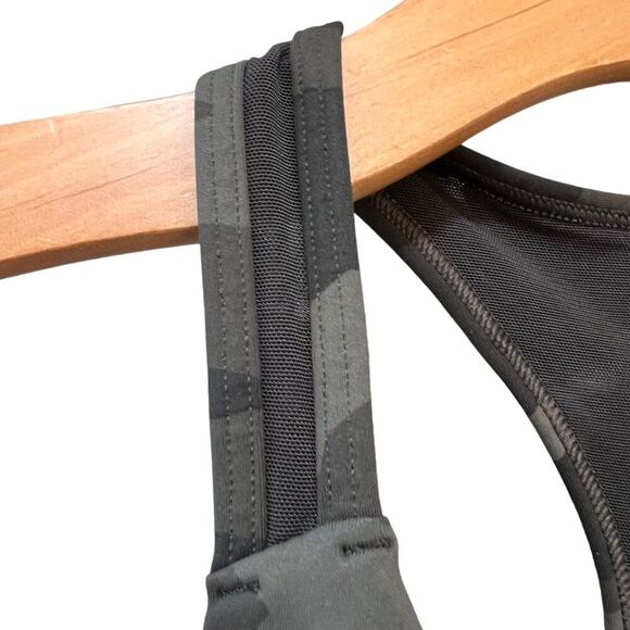 Athleta Sports Bra Black Dark Green Camo Womens Sz. Medium Racer Back Workout - Picture 8 of 9